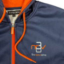 Trinovate Essential Hoodie, blau-orange, Detailansicht Reißverschluss  Logo