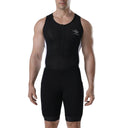 Trinovate Essential Trisuit Herren schwarz-weiß, Ansicht von vorn am männlichen Modell