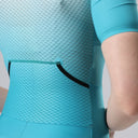 Trinovate Elite Aero-Einteiler, Damen, turquoise-rush, Detailansicht Rückentaschen von hinten am weiblichen Modell