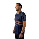 Trinovate Elite Kurzarm-Laufshirt, marine-glow, von links am männlichen Modell