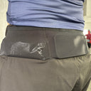 Trinovate Elite Run Short, schwarz, Detailansicht der Taschen am männlichen Modell