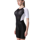 Trinovate Essential Aero Sleeved Trisuit, Damen, midnight-black, Ansicht von der Seite am weiblichen Modell